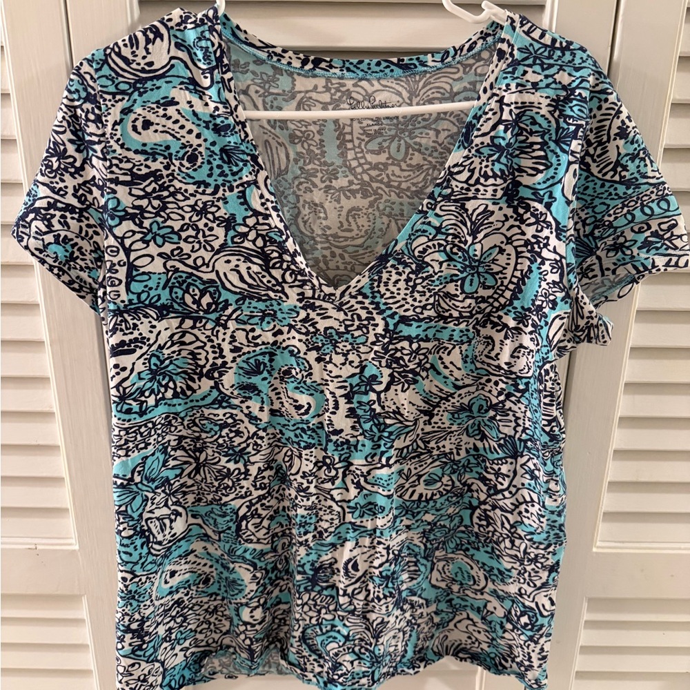 Lilly Pulitzer V-neck Etta T size XL
